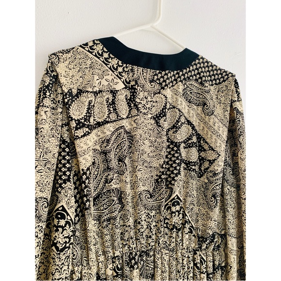 Vintage Long Sleeve Paisley Dress with Pleated Skirt Detail - Picture 3 of 16